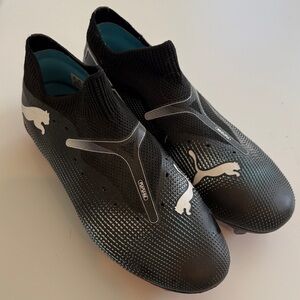 Puma Black and White Soccer Cleats- women's size 7